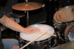 リズム隊のドラム