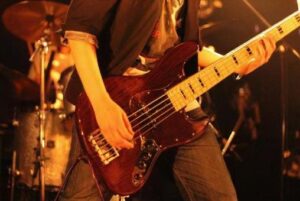 リズム隊のベース